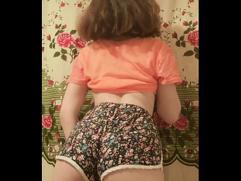 ❤️ Nena jove sexy despullant-se els pantalons curts davant la càmera Porno al ca.com-pornzog.ru ❌❤