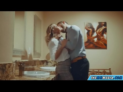 ❤️ Quan una rossa tetona et sedueix en un lavabo públic Porno al ca.com-pornzog.ru ❌❤